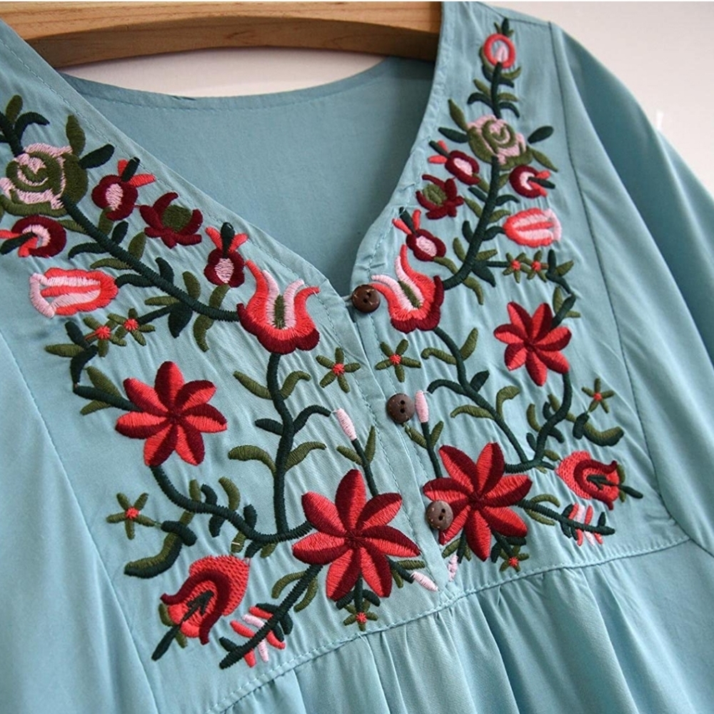 🆕️ Bohemian Floral Embroidered Dress - Picture 2 of 7